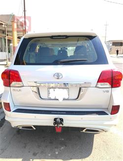 تۆیۆتا لاند کروزەر